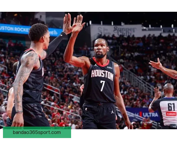 火箭豪取五连胜杜兰特三节砍下25分谢泼德先发战绩耀眼